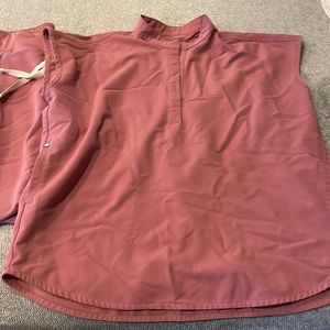 Figs mauve scrub top only